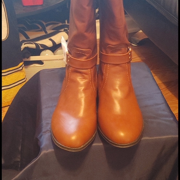 Boots - Picture 3 of 3